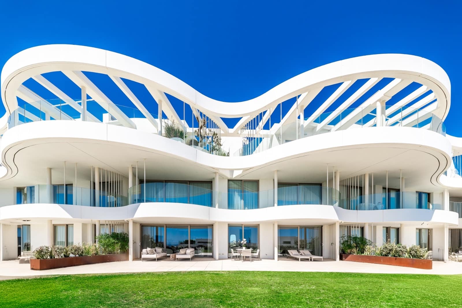 2 bedroom Apartment for sale in Benahavis with pool garage - € 1,695,000 (Ref: 9494787)