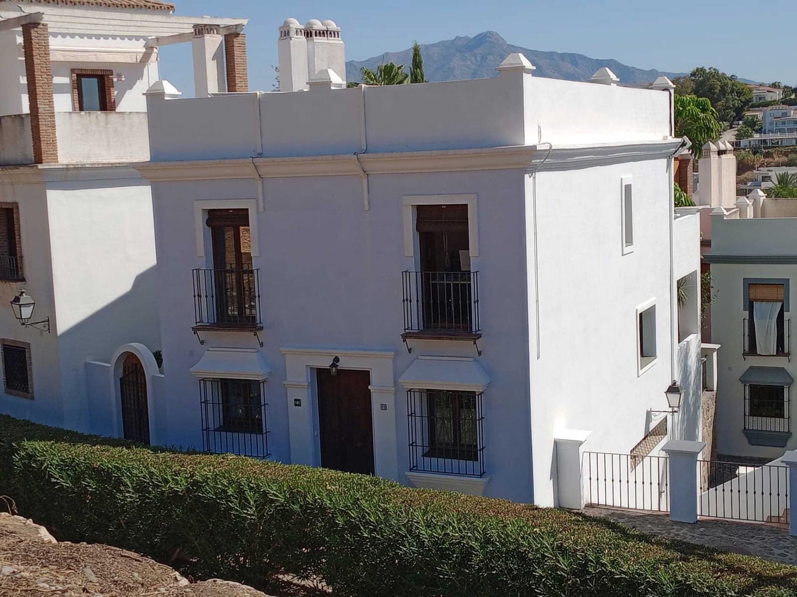 3 bedroom Townhouse for sale in Estepona with pool garage - € 749,000 (Ref: 9494788)