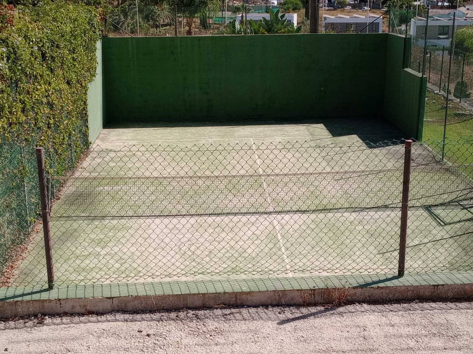 3 bedroom Townhouse for sale in Estepona with pool garage - € 749,000 (Ref: 9494788)