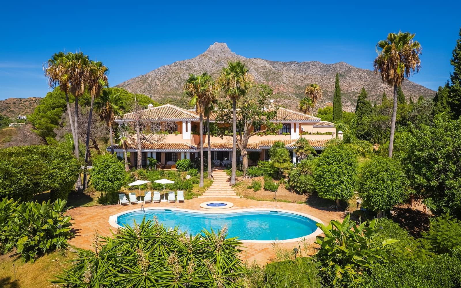 20 slaapkamer Villa te koop in Marbella met zwembad garage - € 19.995.000 (Ref: 9494789)