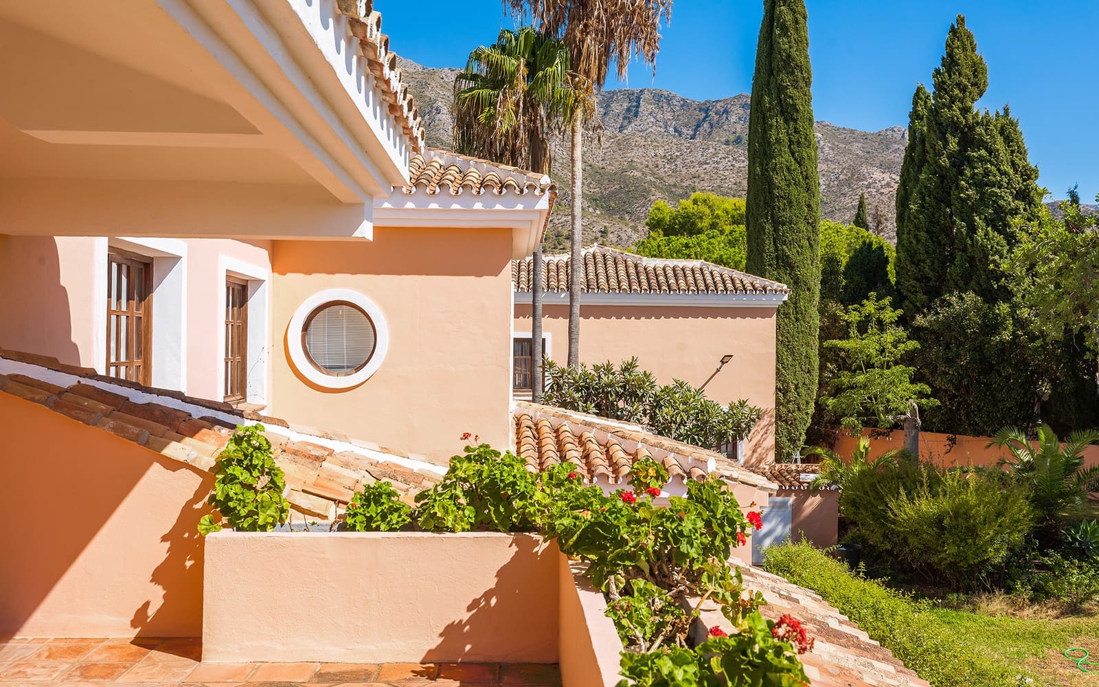 20 slaapkamer Villa te koop in Marbella met zwembad garage - € 19.995.000 (Ref: 9494789)