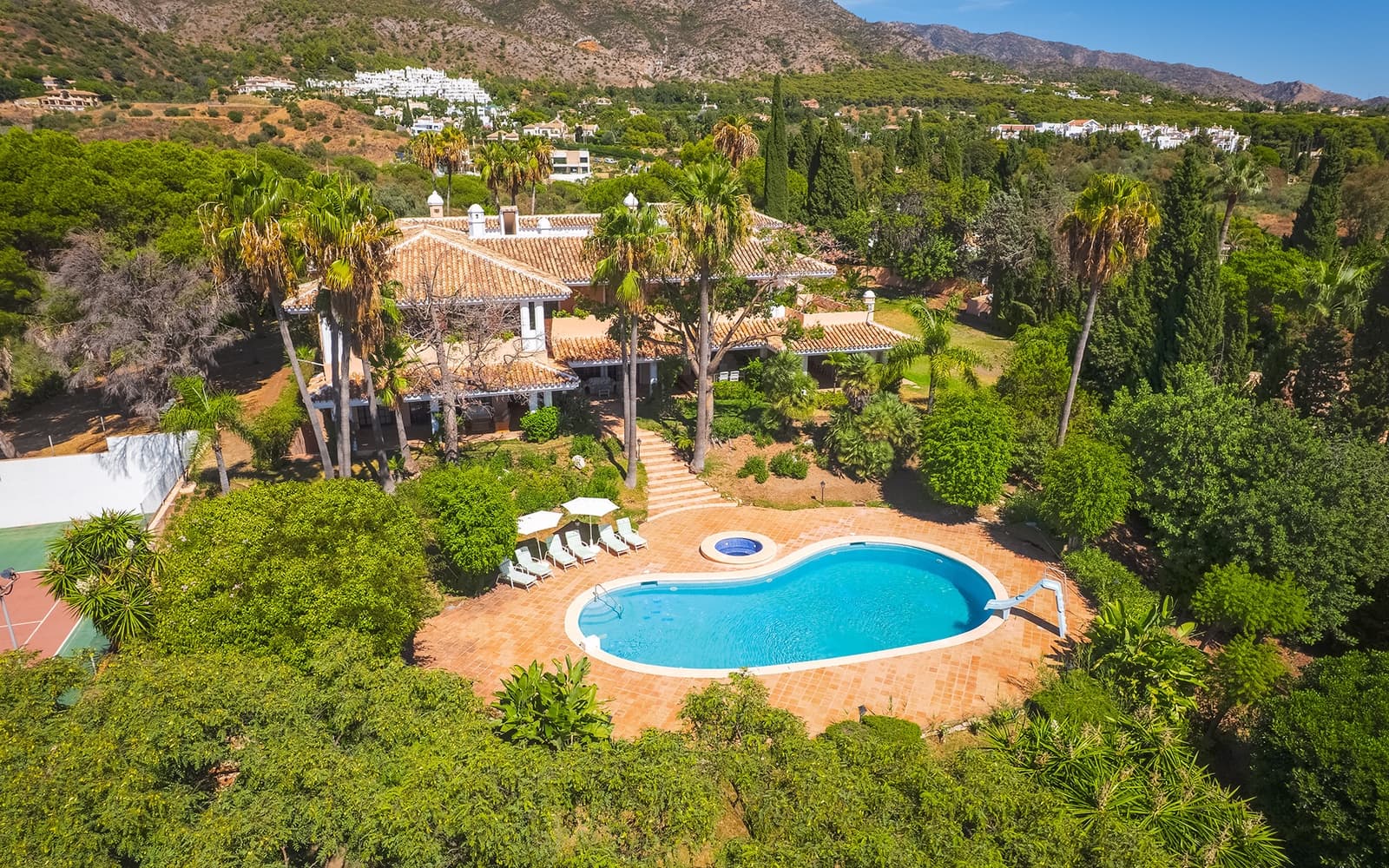 20 slaapkamer Villa te koop in Marbella met zwembad garage - € 19.995.000 (Ref: 9494789)