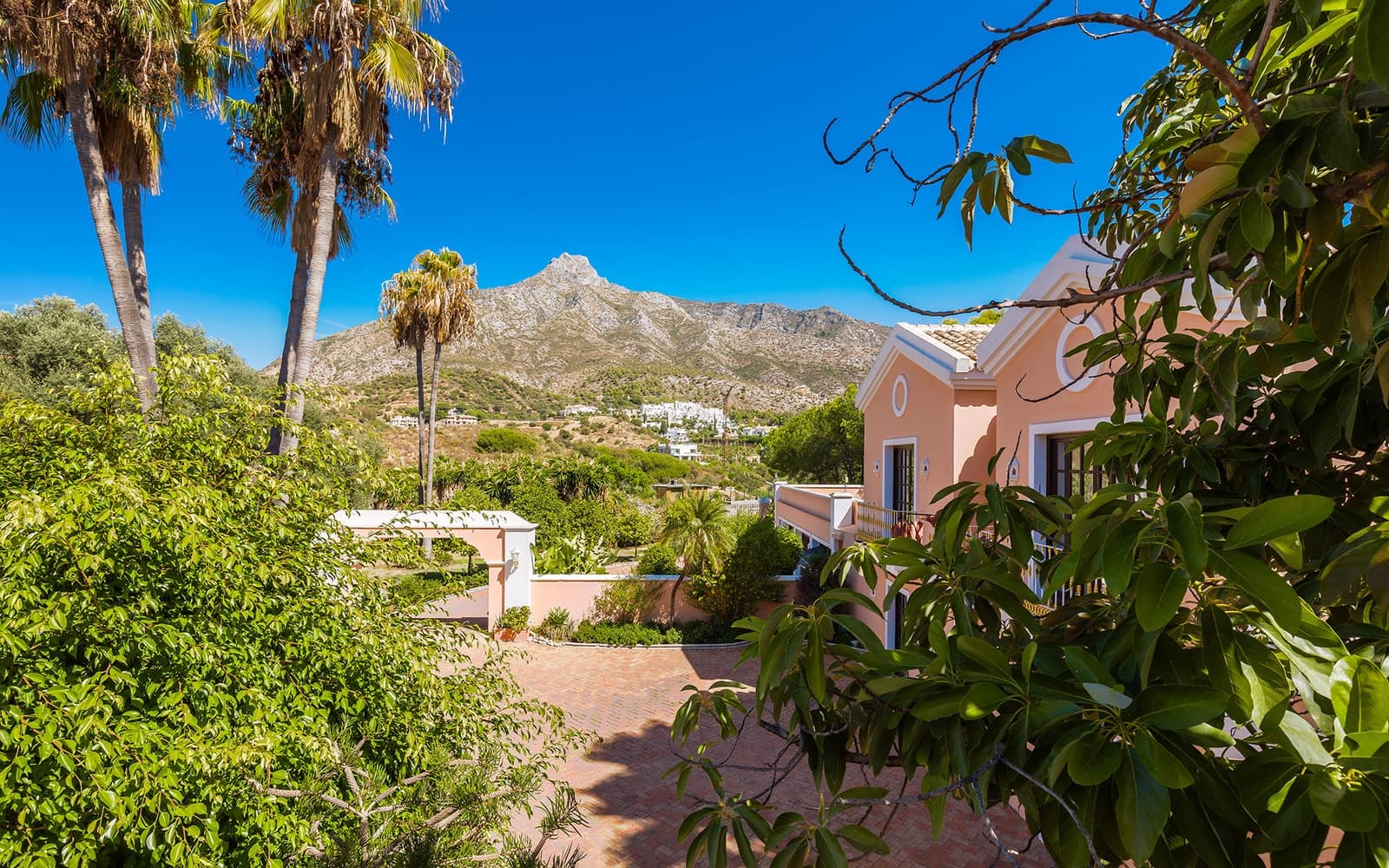 20 slaapkamer Villa te koop in Marbella met zwembad garage - € 19.995.000 (Ref: 9494789)