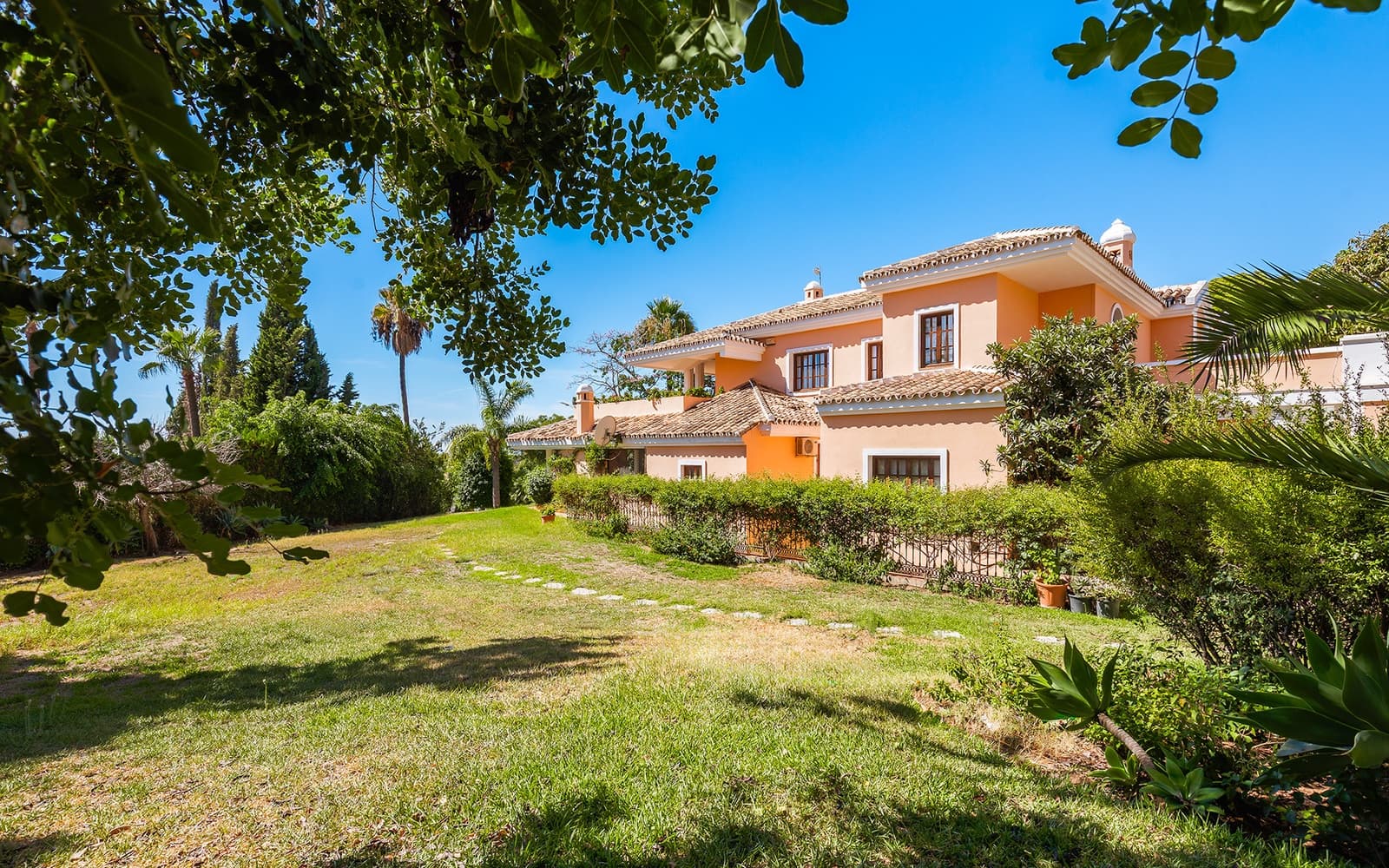 20 slaapkamer Villa te koop in Marbella met zwembad garage - € 19.995.000 (Ref: 9494789)