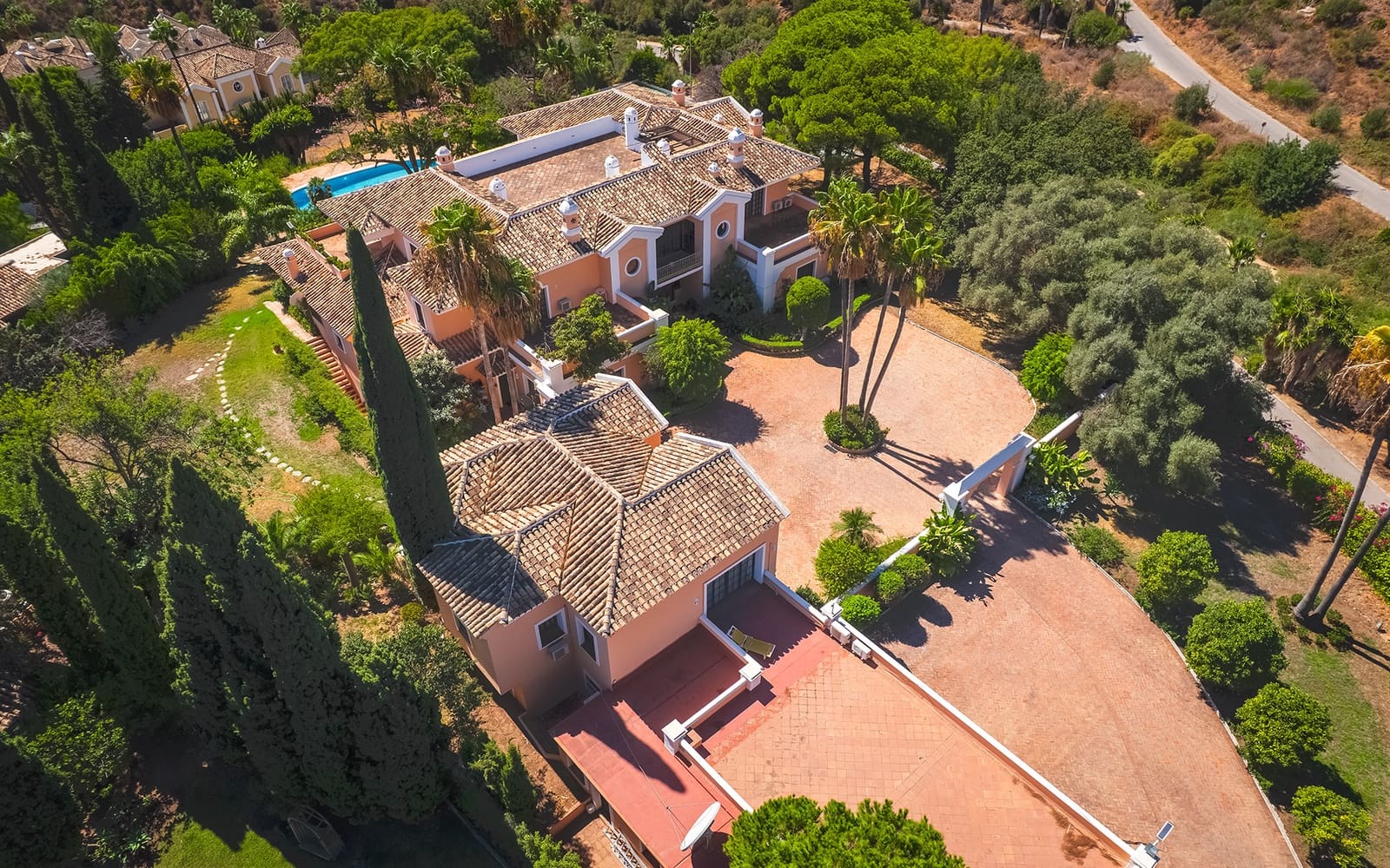 20 slaapkamer Villa te koop in Marbella met zwembad garage - € 19.995.000 (Ref: 9494789)