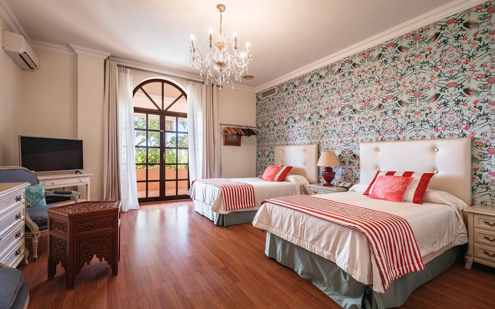 20 bedroom Villa for sale in Marbella with pool garage - € 19,995,000 (Ref: 9494789)