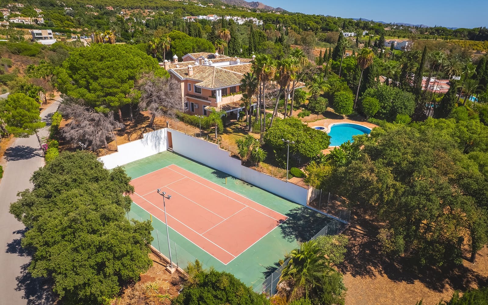 20 bedroom Villa for sale in Marbella with pool garage - € 19,995,000 (Ref: 9494789)