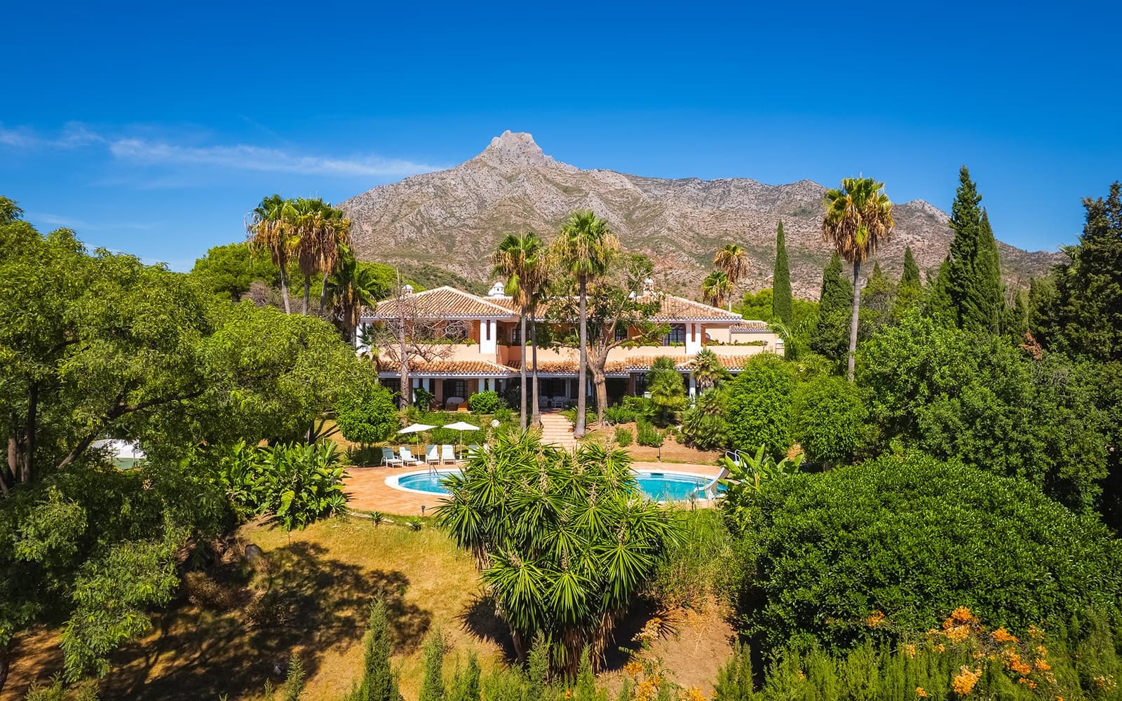 20 bedroom Villa for sale in Marbella with pool garage - € 19,995,000 (Ref: 9494789)