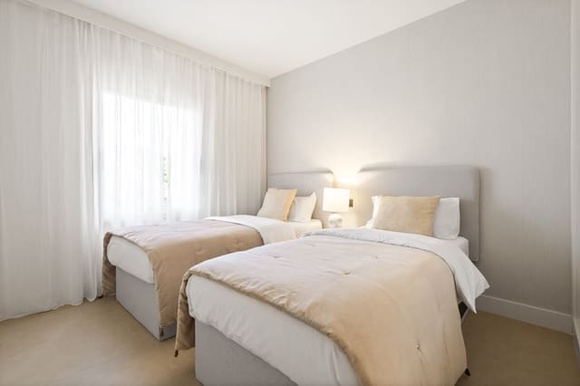 3 sypialnia Apartament na sprzedaż w Marbella z basenem garażem - 1 180 000 € (Ref: 9494801)