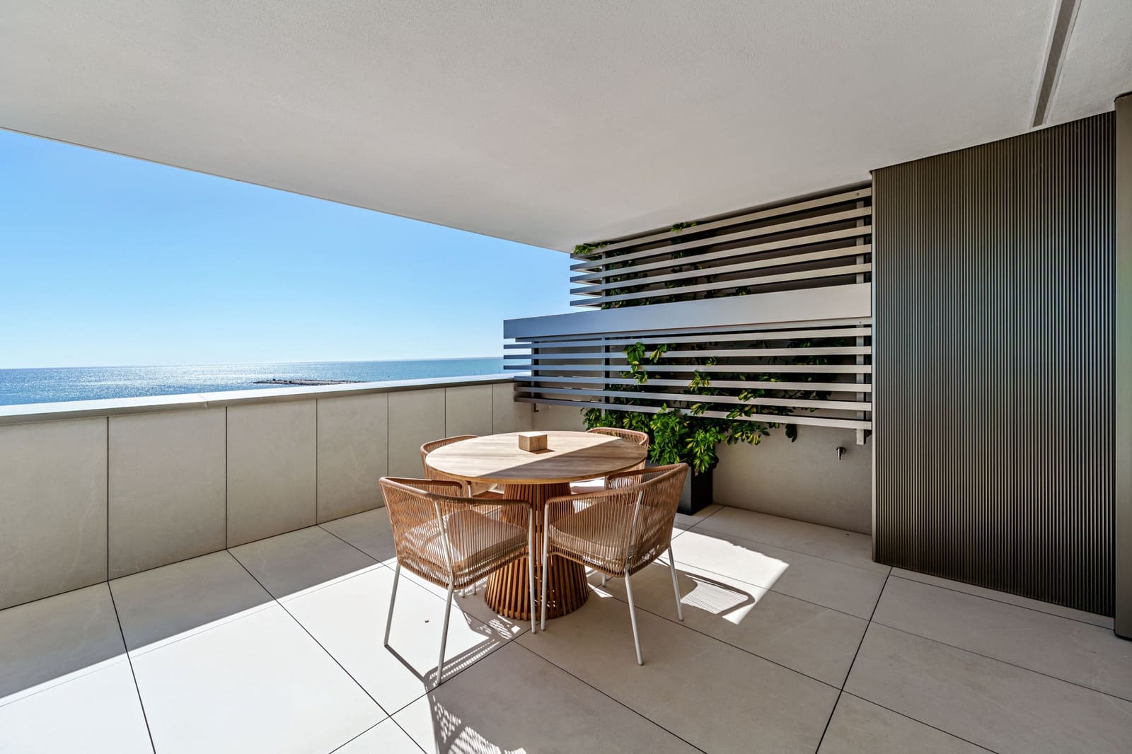 2 soveværelse Lejlighed til salg i Malaga by med swimmingpool garage - € 1.495.000 (Ref: 9494802)