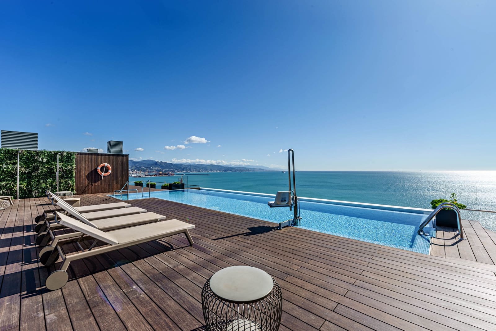 2 soveværelse Lejlighed til salg i Malaga by med swimmingpool garage - € 1.495.000 (Ref: 9494802)