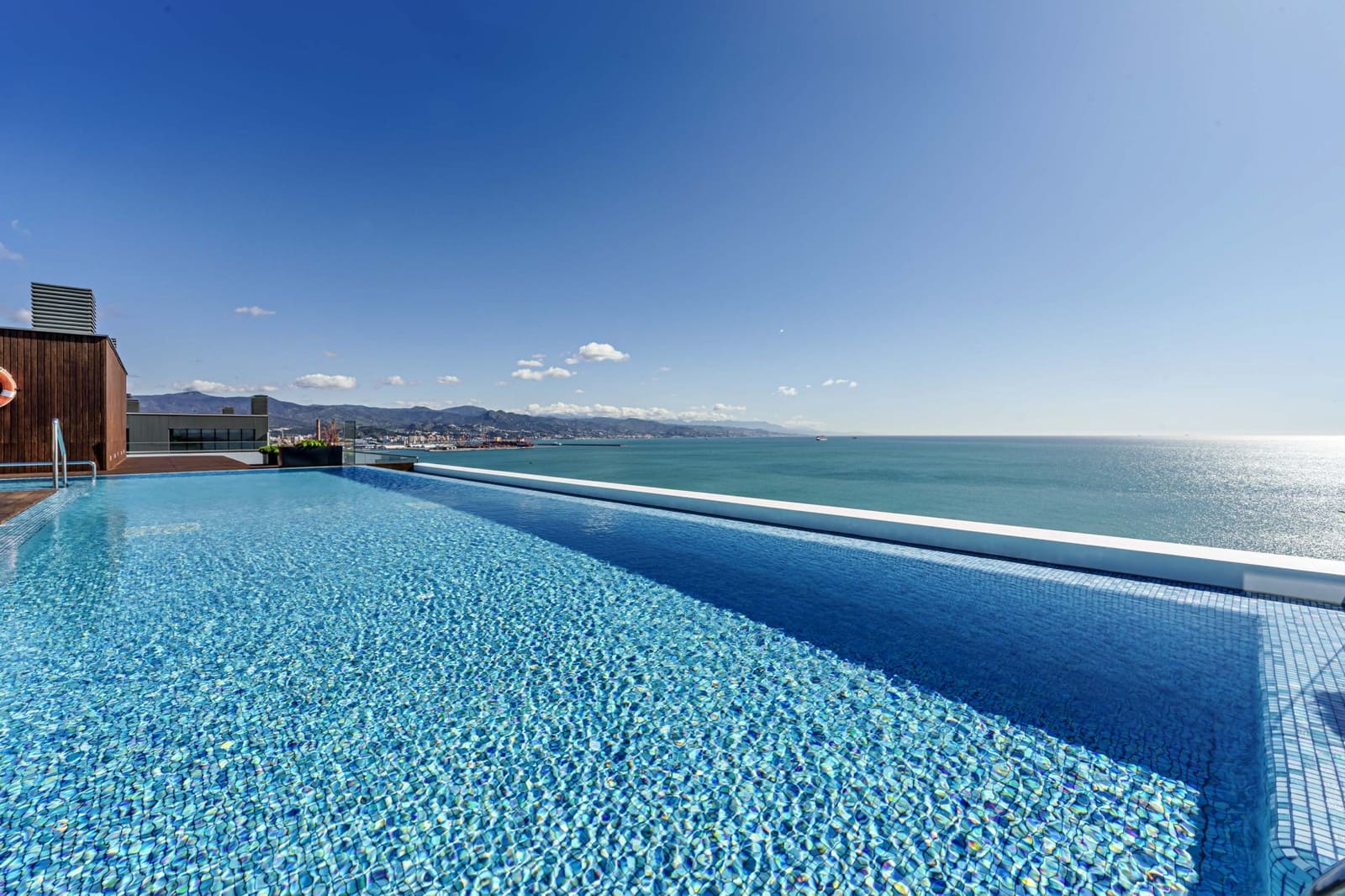 2 soveværelse Lejlighed til salg i Malaga by med swimmingpool garage - € 1.495.000 (Ref: 9494802)