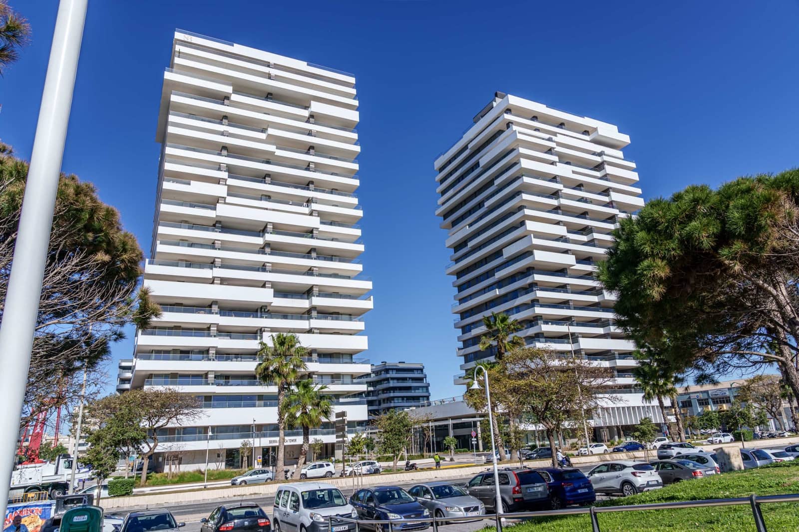 2 soveværelse Lejlighed til salg i Malaga by med swimmingpool garage - € 1.495.000 (Ref: 9494802)