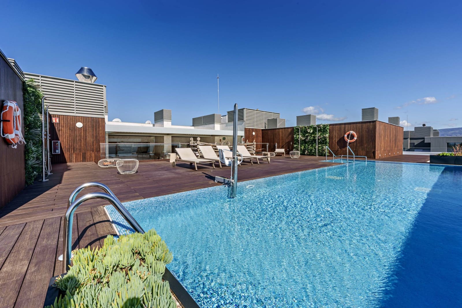 2 soveværelse Lejlighed til salg i Malaga by med swimmingpool garage - € 1.495.000 (Ref: 9494802)