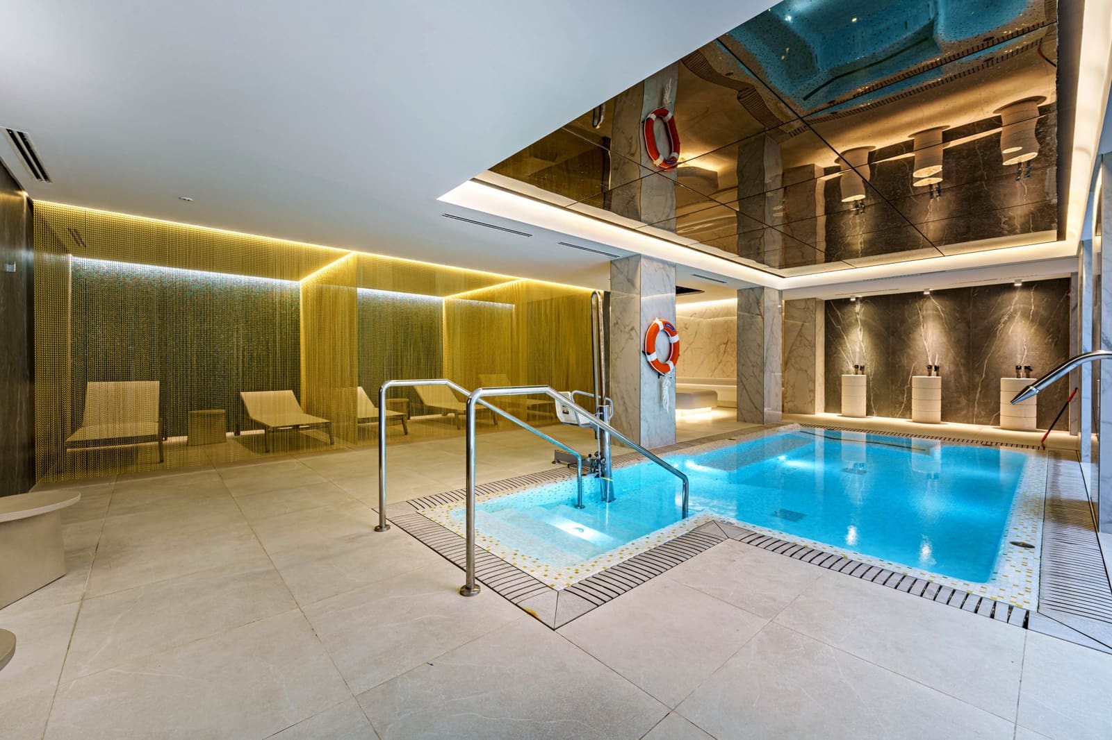 2 soveværelse Lejlighed til salg i Malaga by med swimmingpool garage - € 1.495.000 (Ref: 9494802)