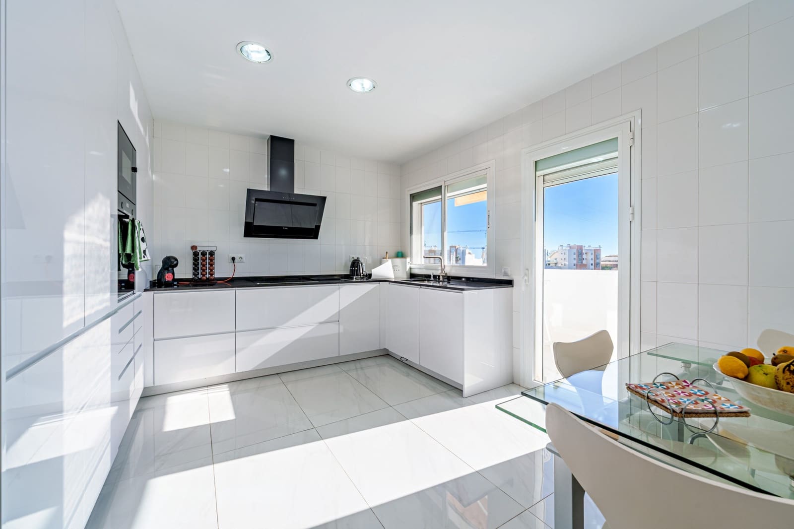 4 soverom Kjedet enebolig til salgs i Benalmadena med svømmebasseng garasje - € 695 000 (Ref: 9494805)