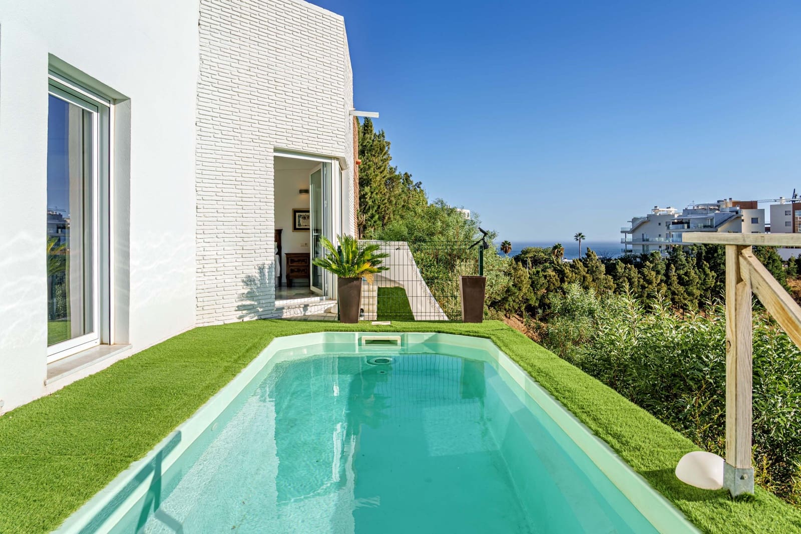 4 soverom Kjedet enebolig til salgs i Benalmadena med svømmebasseng garasje - € 695 000 (Ref: 9494805)