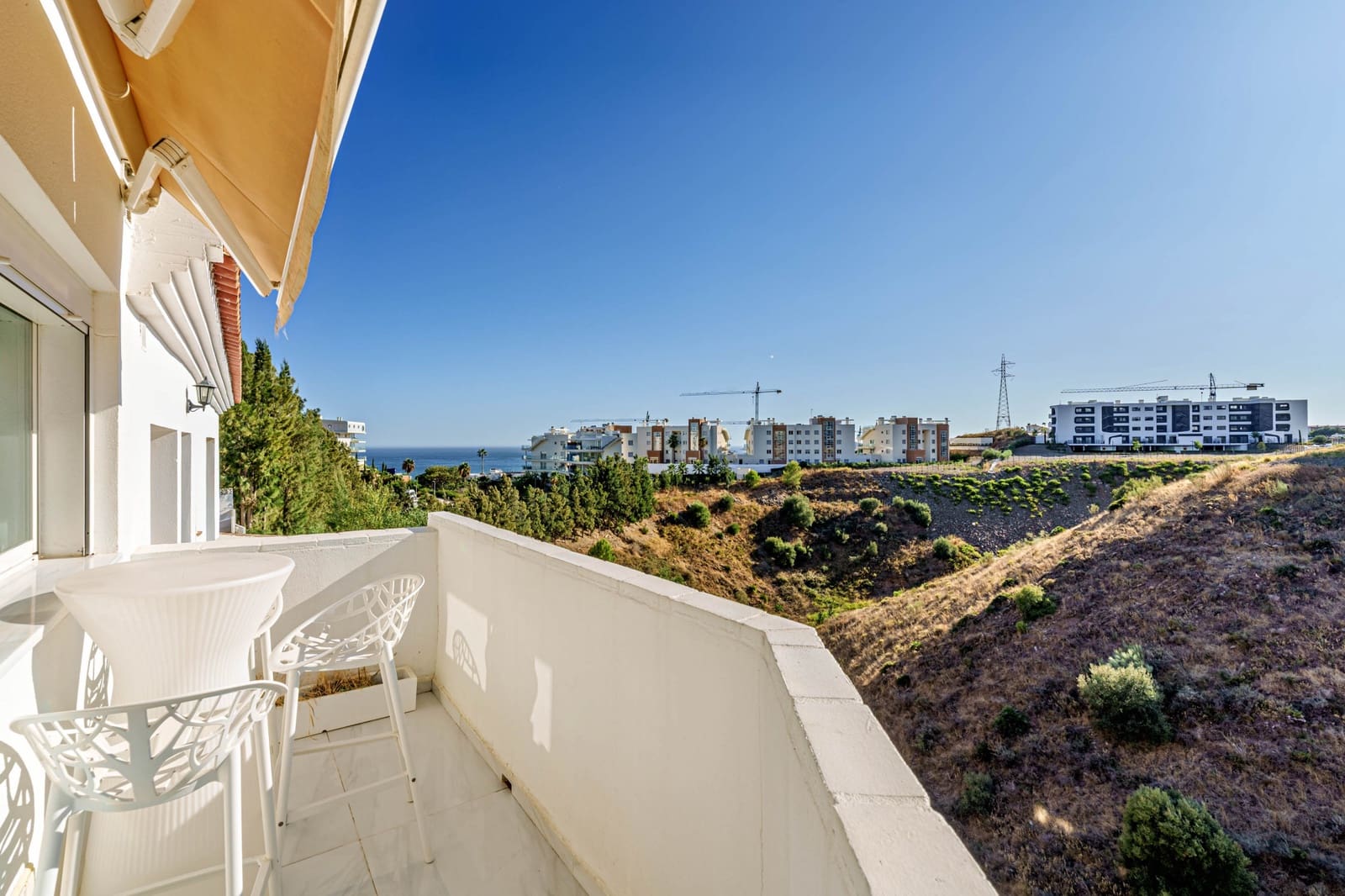 4 soverom Kjedet enebolig til salgs i Benalmadena med svømmebasseng garasje - € 695 000 (Ref: 9494805)