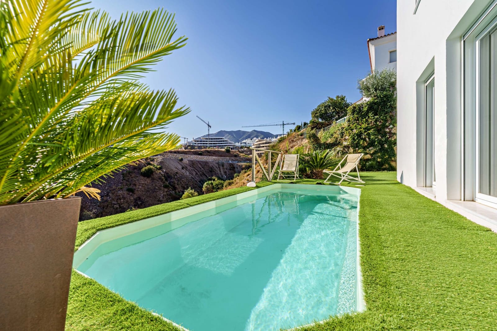 4 soverom Kjedet enebolig til salgs i Benalmadena med svømmebasseng garasje - € 695 000 (Ref: 9494805)