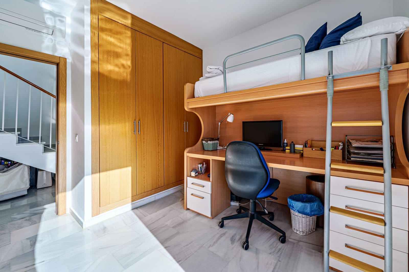 4 soverom Kjedet enebolig til salgs i Benalmadena med svømmebasseng garasje - € 695 000 (Ref: 9494805)