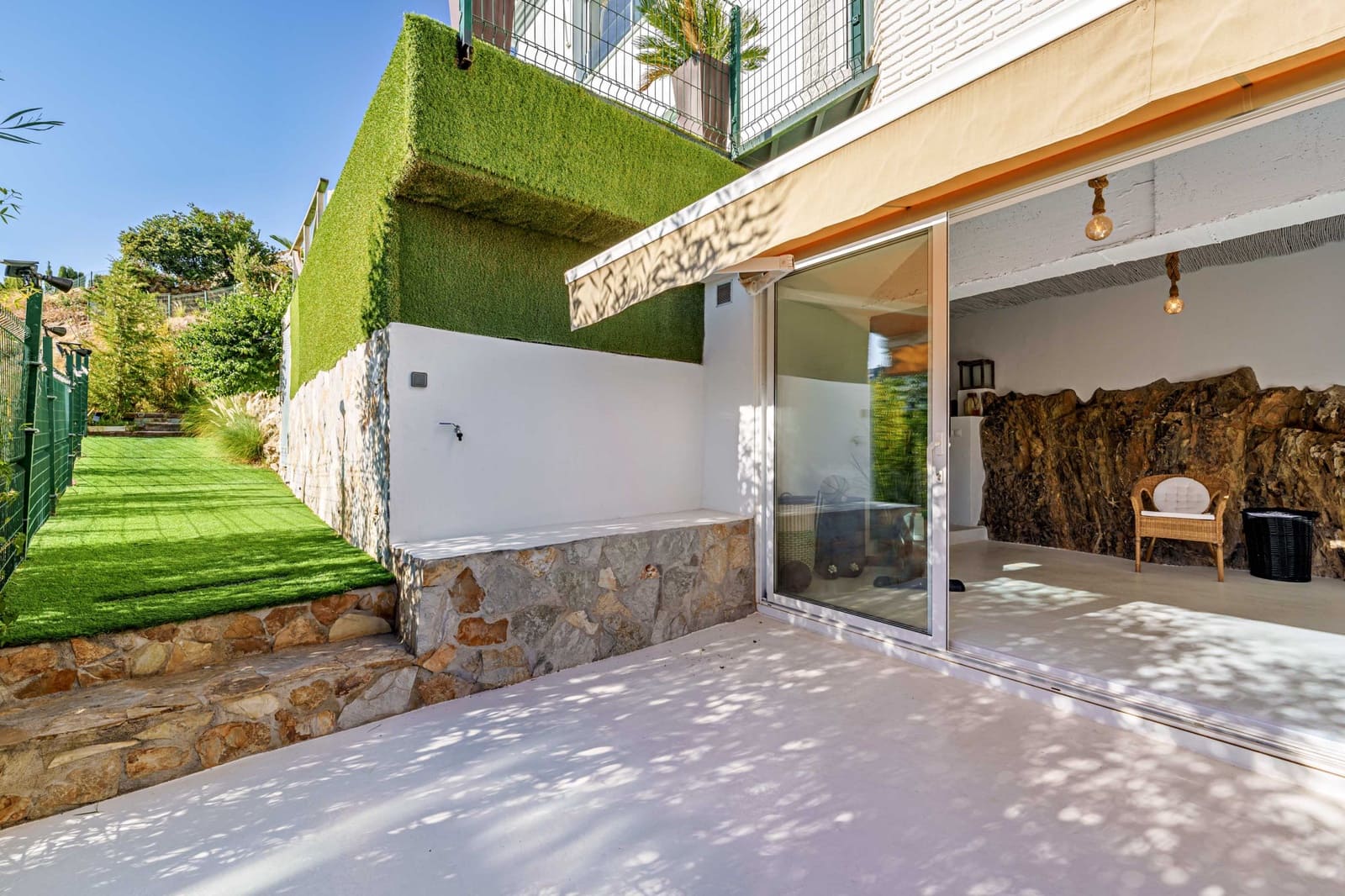 4 soverom Kjedet enebolig til salgs i Benalmadena med svømmebasseng garasje - € 695 000 (Ref: 9494805)