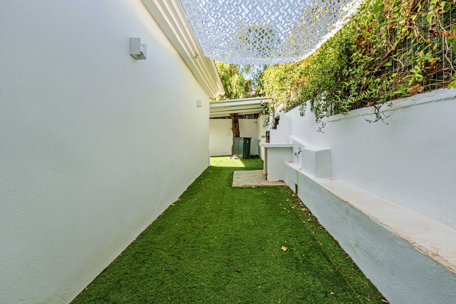 4 soverom Kjedet enebolig til salgs i Benalmadena med svømmebasseng garasje - € 695 000 (Ref: 9494805)