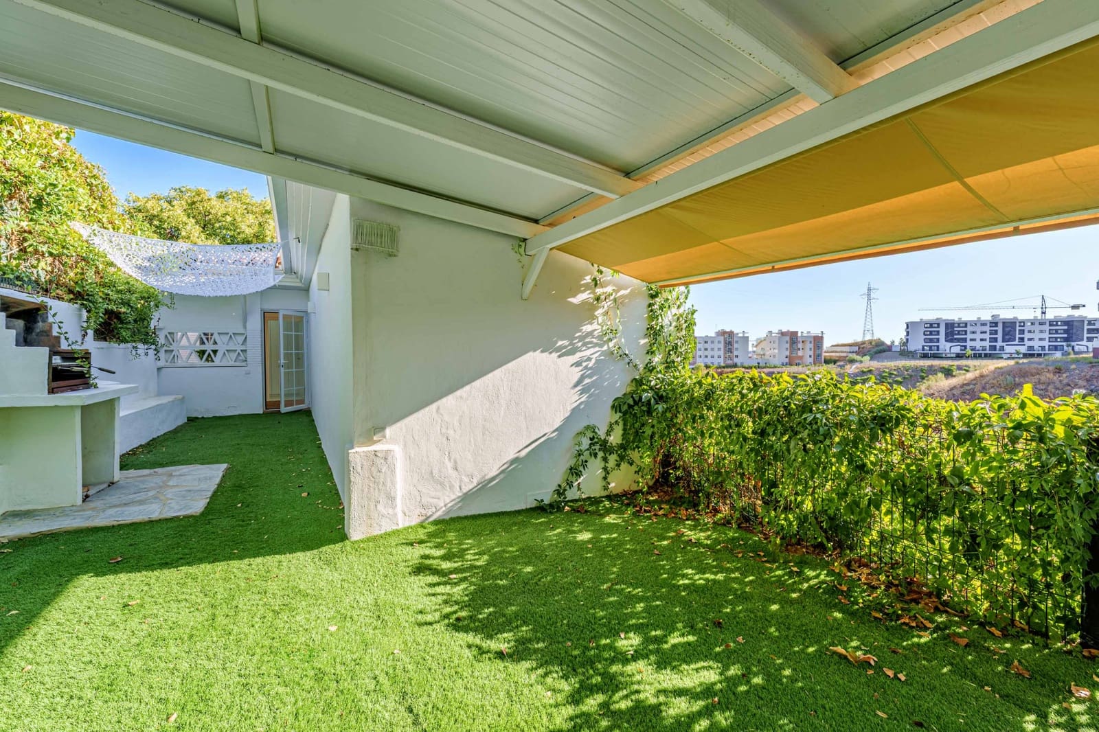 4 soverom Kjedet enebolig til salgs i Benalmadena med svømmebasseng garasje - € 695 000 (Ref: 9494805)