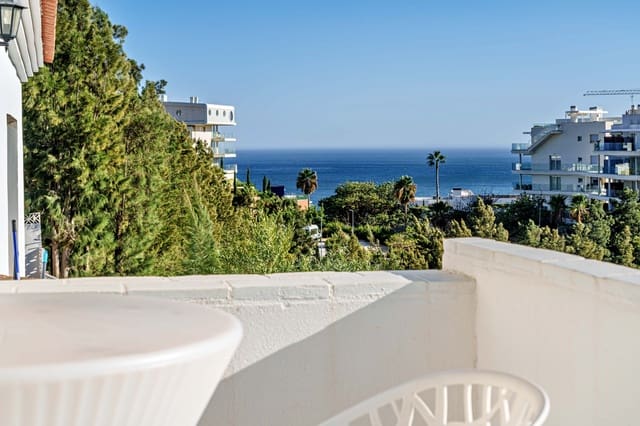 4 soverom Kjedet enebolig til salgs i Benalmádena med svømmebasseng garasje - € 675 000 (Ref: 9494805)