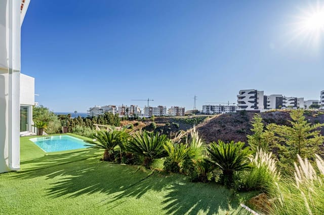 4 soverom Kjedet enebolig til salgs i Benalmádena med svømmebasseng garasje - € 675 000 (Ref: 9494805)