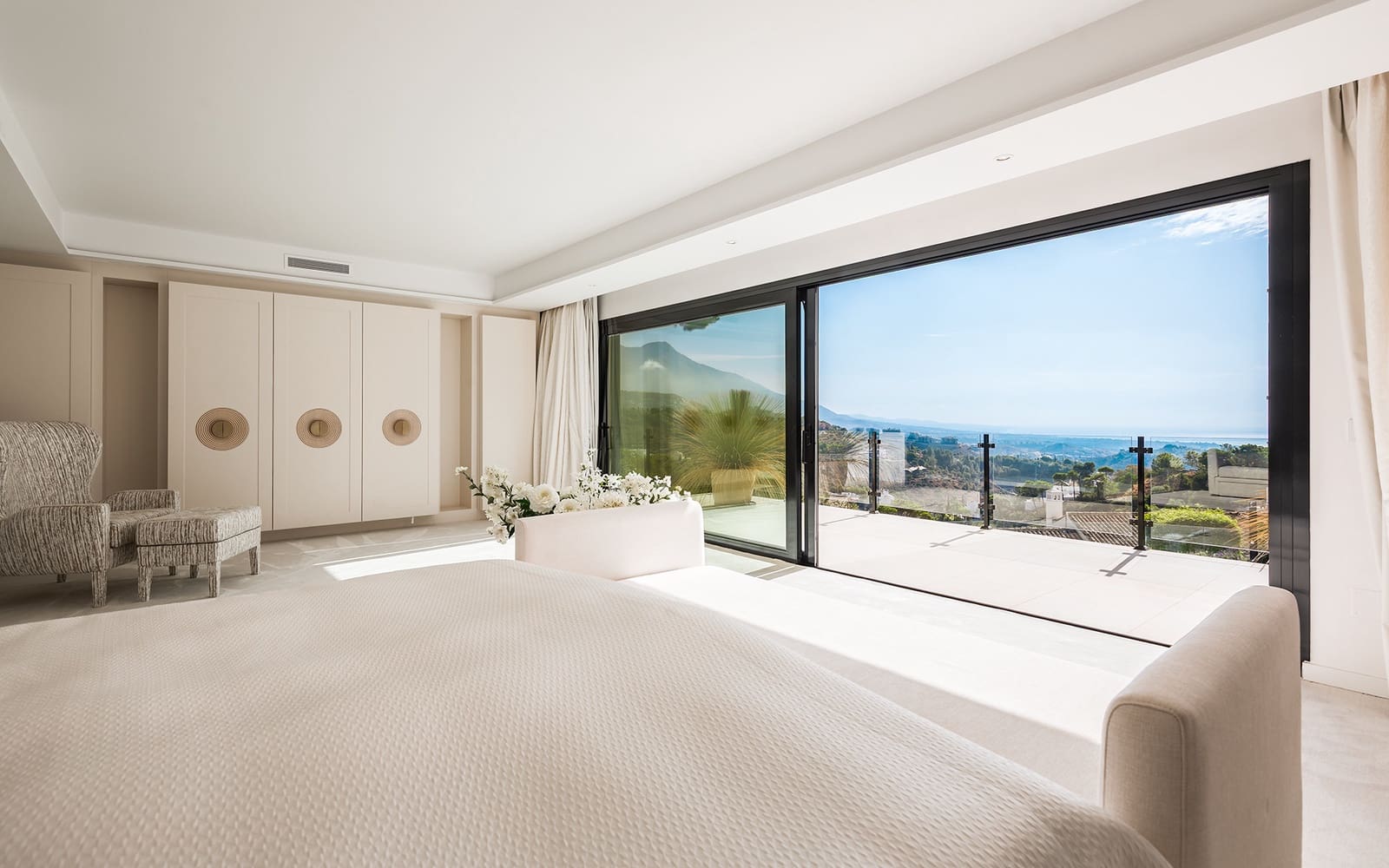 8 bedroom Villa for sale in El Madronal with pool garage - € 4,450,000 (Ref: 9494807)