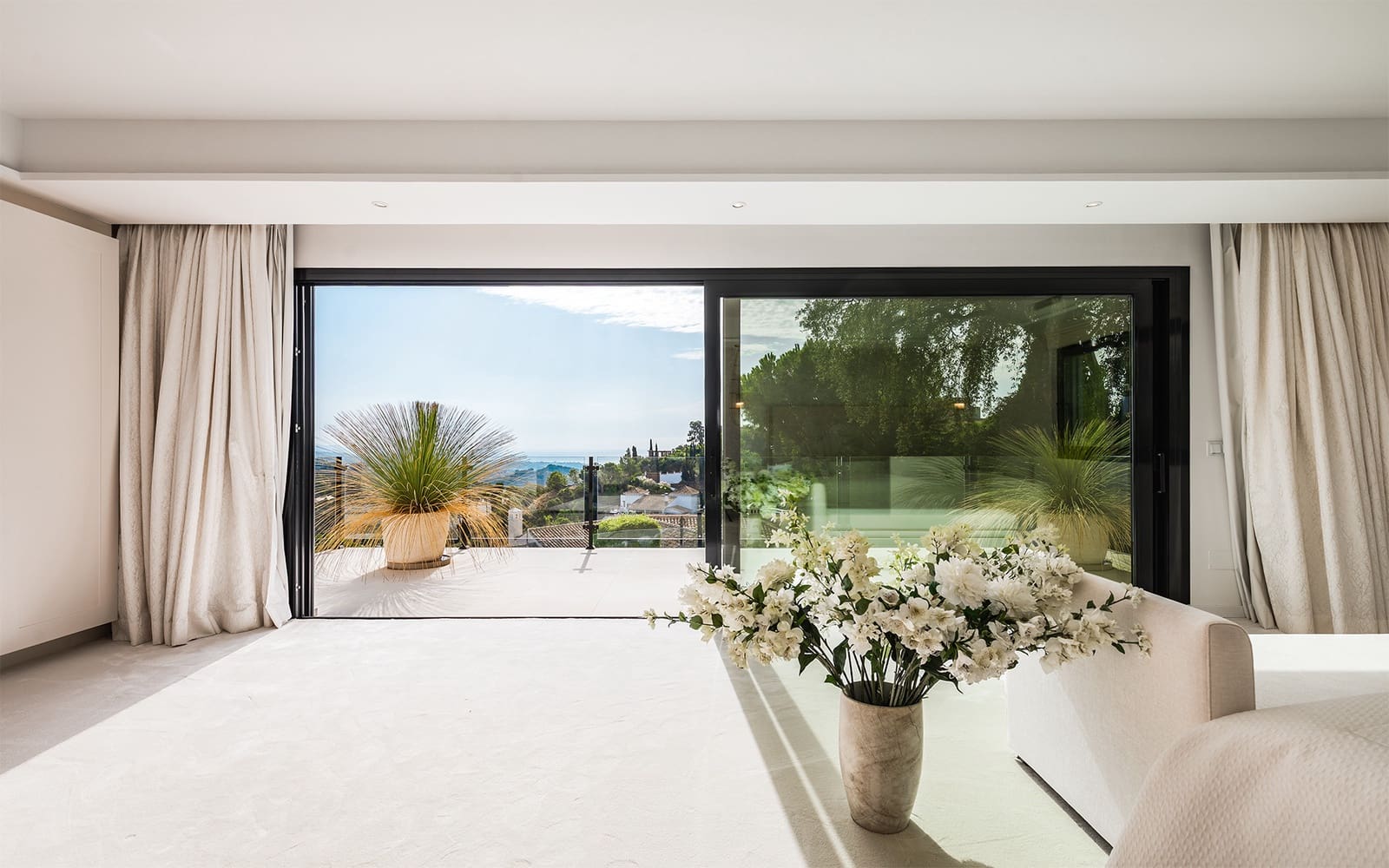 8 bedroom Villa for sale in El Madronal with pool garage - € 4,450,000 (Ref: 9494807)