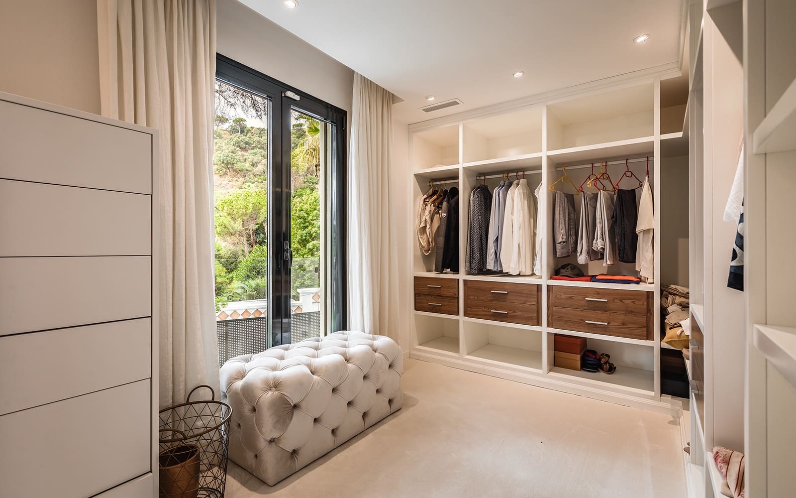 8 bedroom Villa for sale in El Madronal with pool garage - € 4,450,000 (Ref: 9494807)