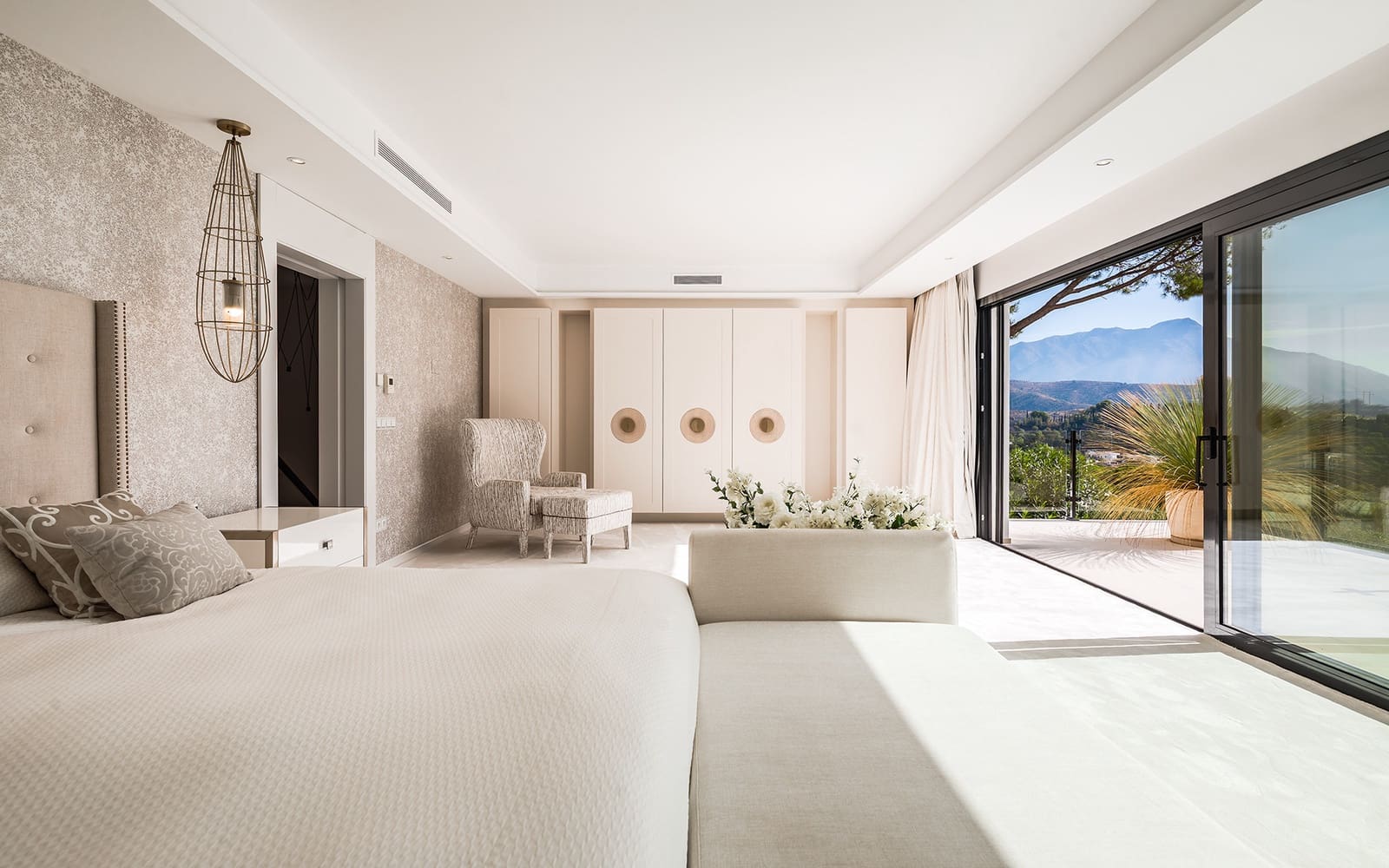 8 bedroom Villa for sale in El Madronal with pool garage - € 4,450,000 (Ref: 9494807)