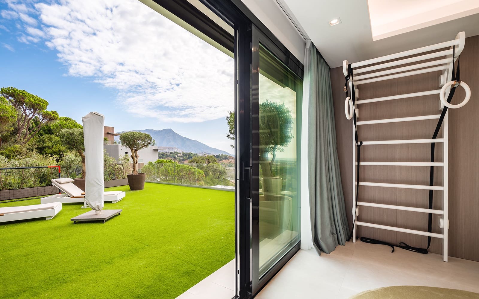 8 bedroom Villa for sale in El Madronal with pool garage - € 4,450,000 (Ref: 9494807)