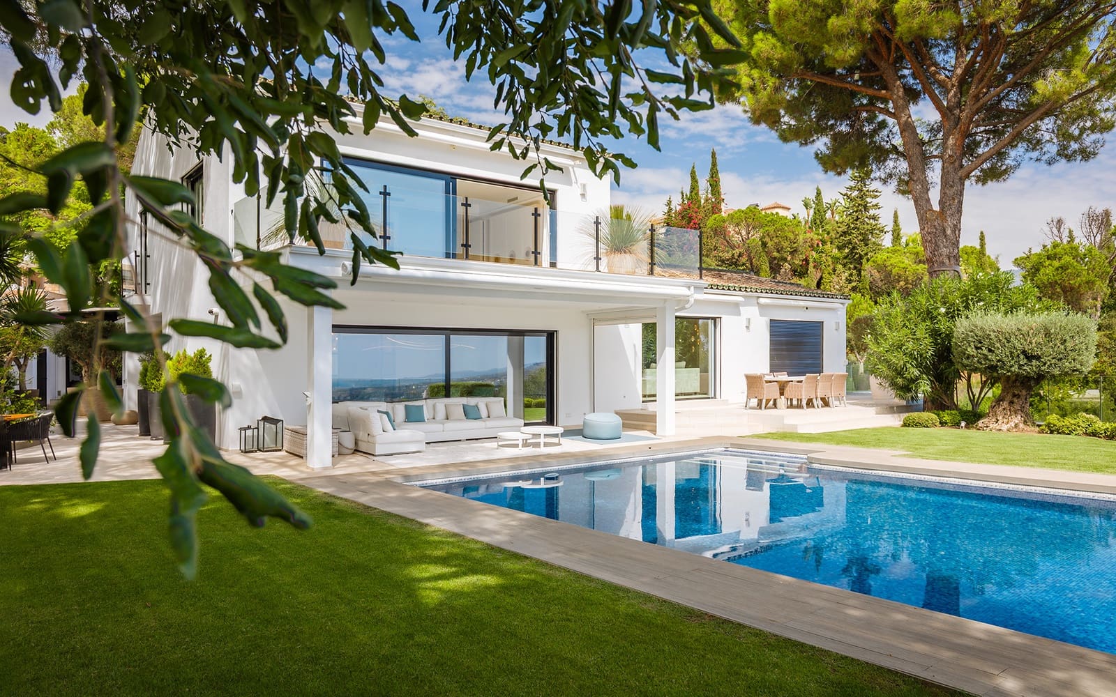 8 bedroom Villa for sale in El Madronal with pool garage - € 4,450,000 (Ref: 9494807)