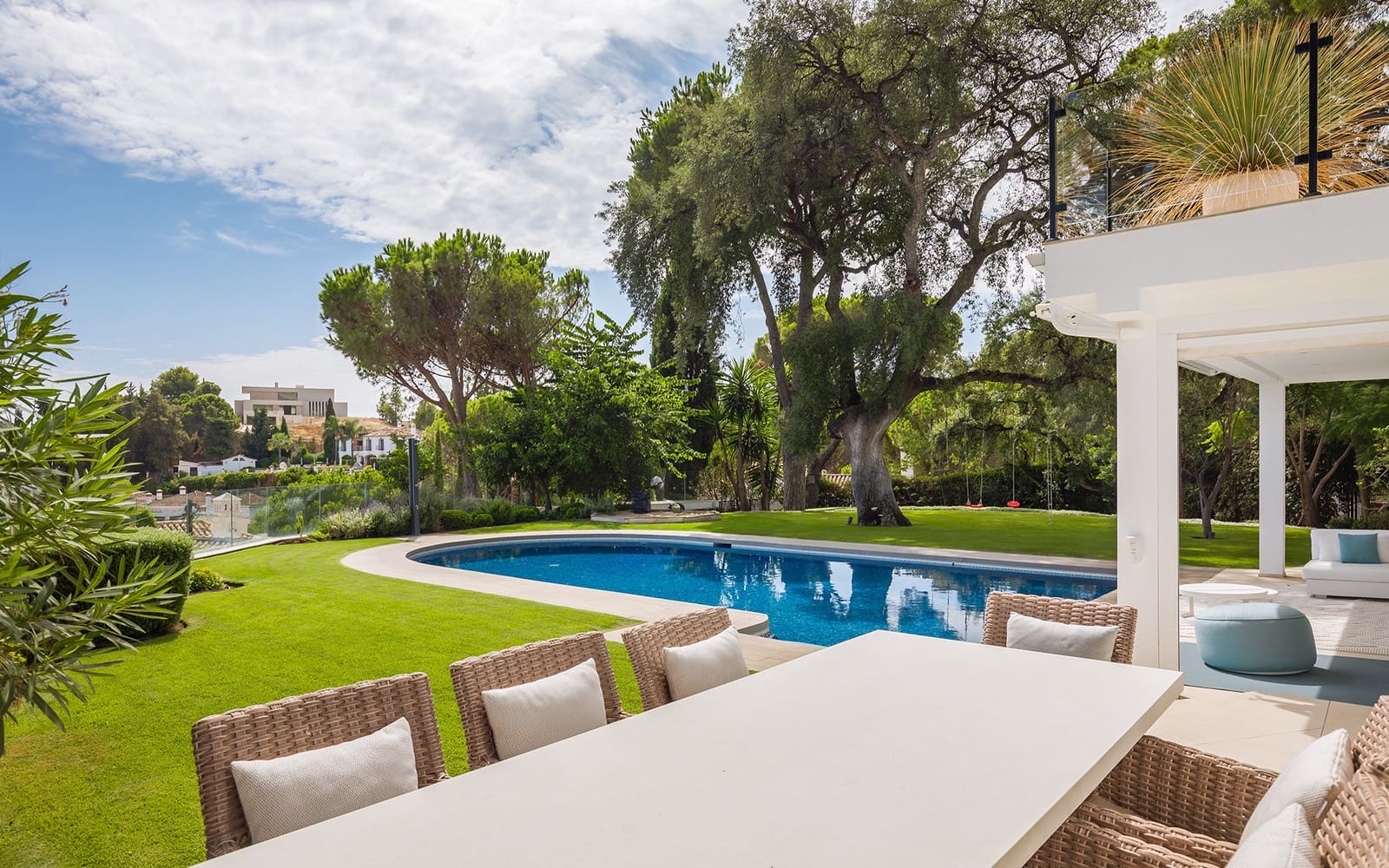 8 bedroom Villa for sale in El Madronal with pool garage - € 4,450,000 (Ref: 9494807)