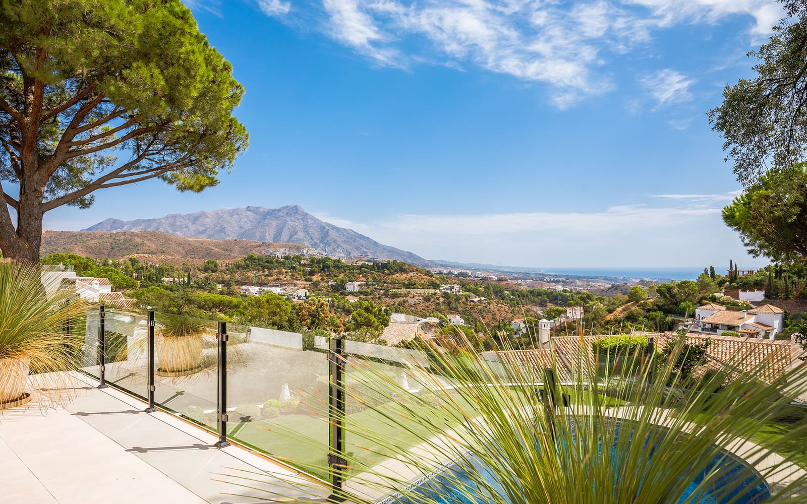 8 bedroom Villa for sale in El Madronal with pool garage - € 4,450,000 (Ref: 9494807)