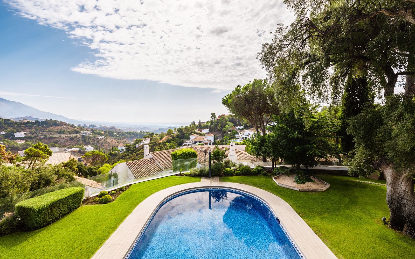 8 bedroom Villa for sale in El Madronal with pool garage - € 4,450,000 (Ref: 9494807)