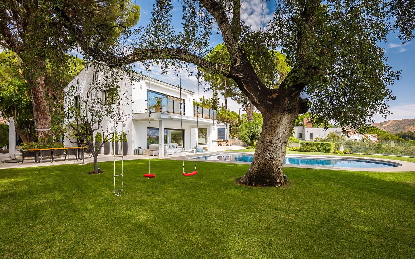 8 bedroom Villa for sale in El Madronal with pool garage - € 4,450,000 (Ref: 9494807)