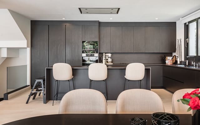 7 sypialnia Willa na sprzedaż w Marbella z basenem garażem - 4 200 000 € (Ref: 9494809)