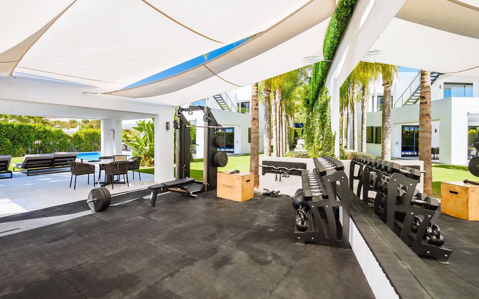 7 sypialnia Willa na sprzedaż w Marbella z basenem garażem - 4 200 000 € (Ref: 9494809)