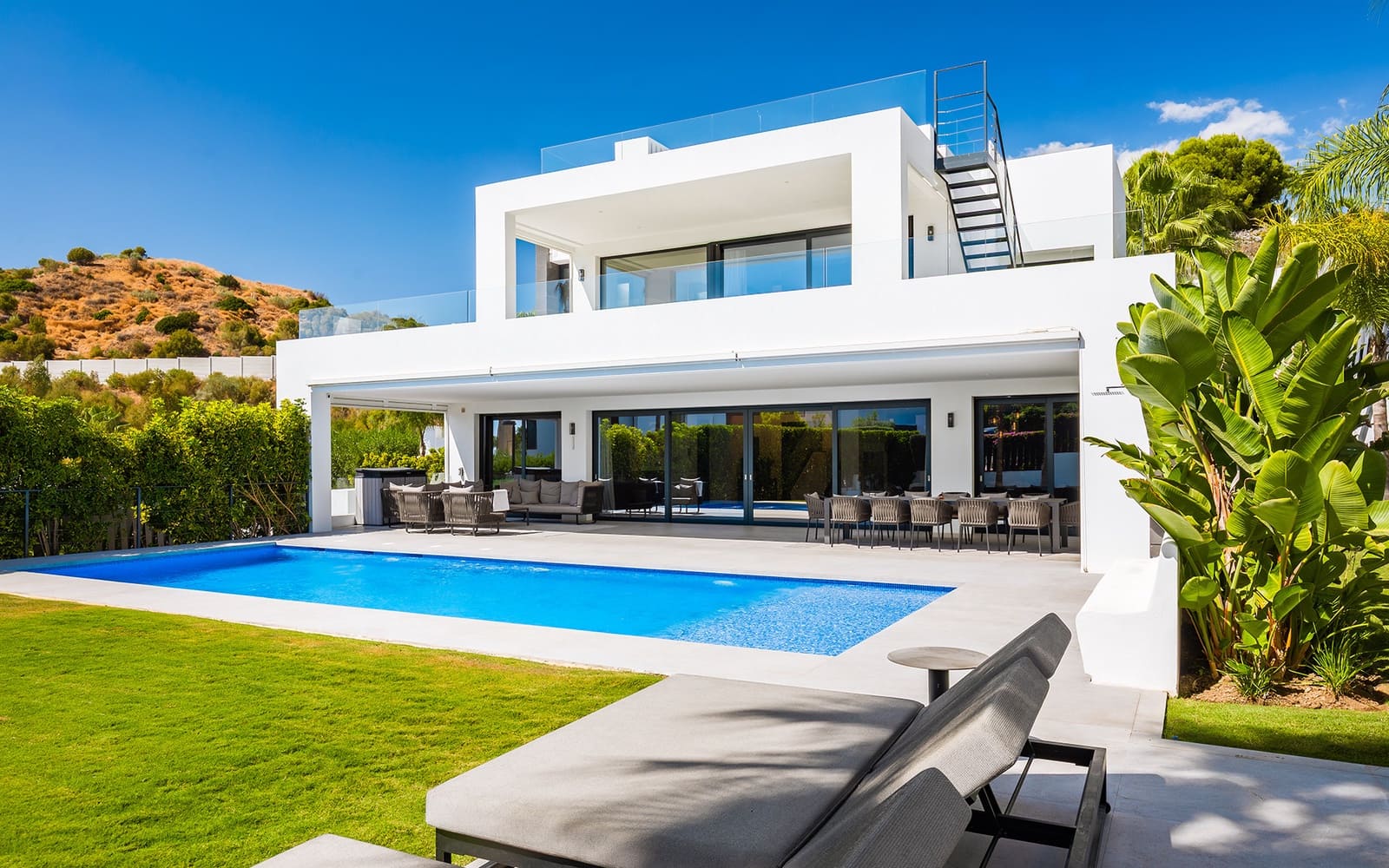 7 sypialnia Willa na sprzedaż w Marbella z basenem garażem - 4 200 000 € (Ref: 9494809)