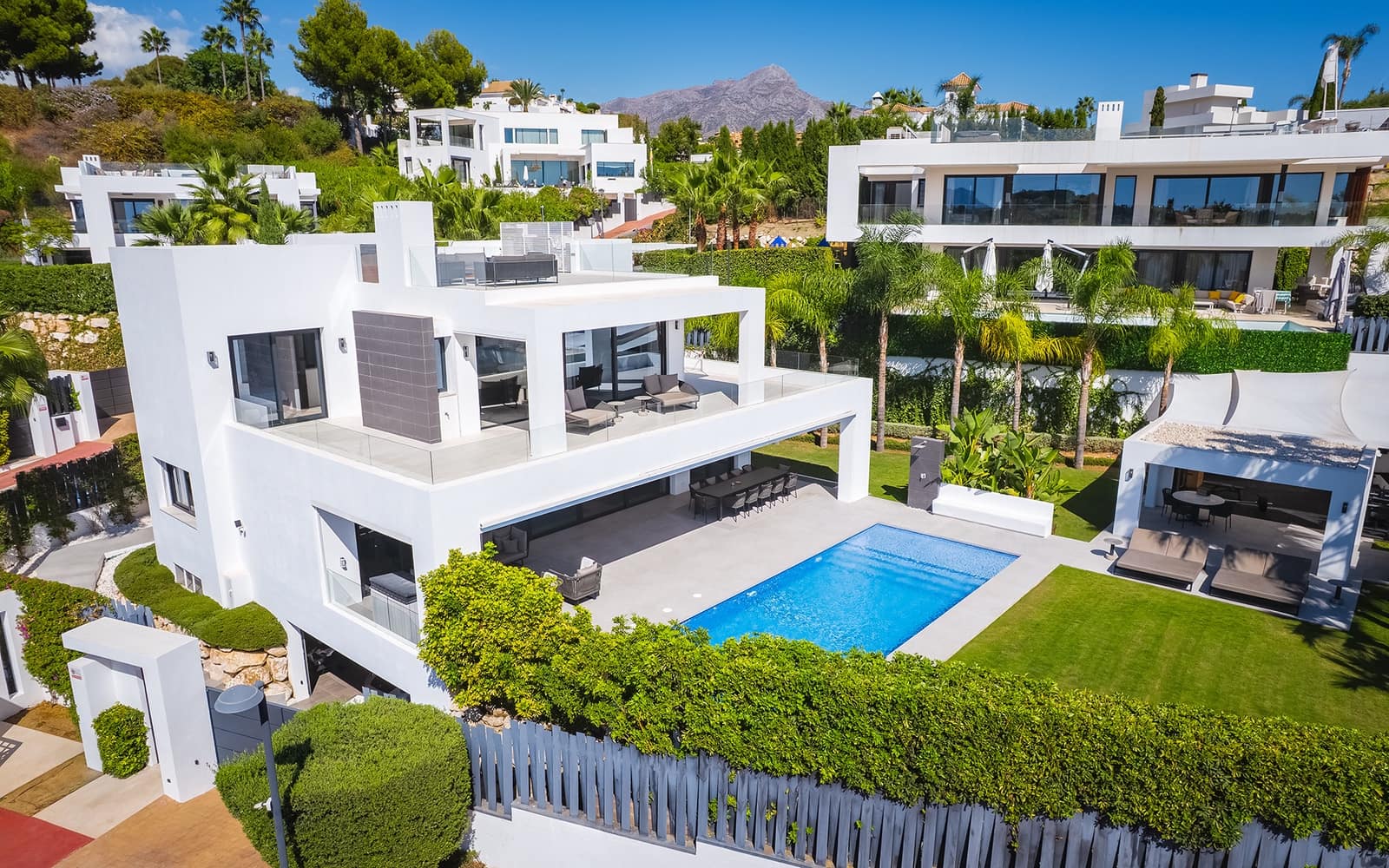 7 sypialnia Willa na sprzedaż w Marbella z basenem garażem - 4 200 000 € (Ref: 9494809)