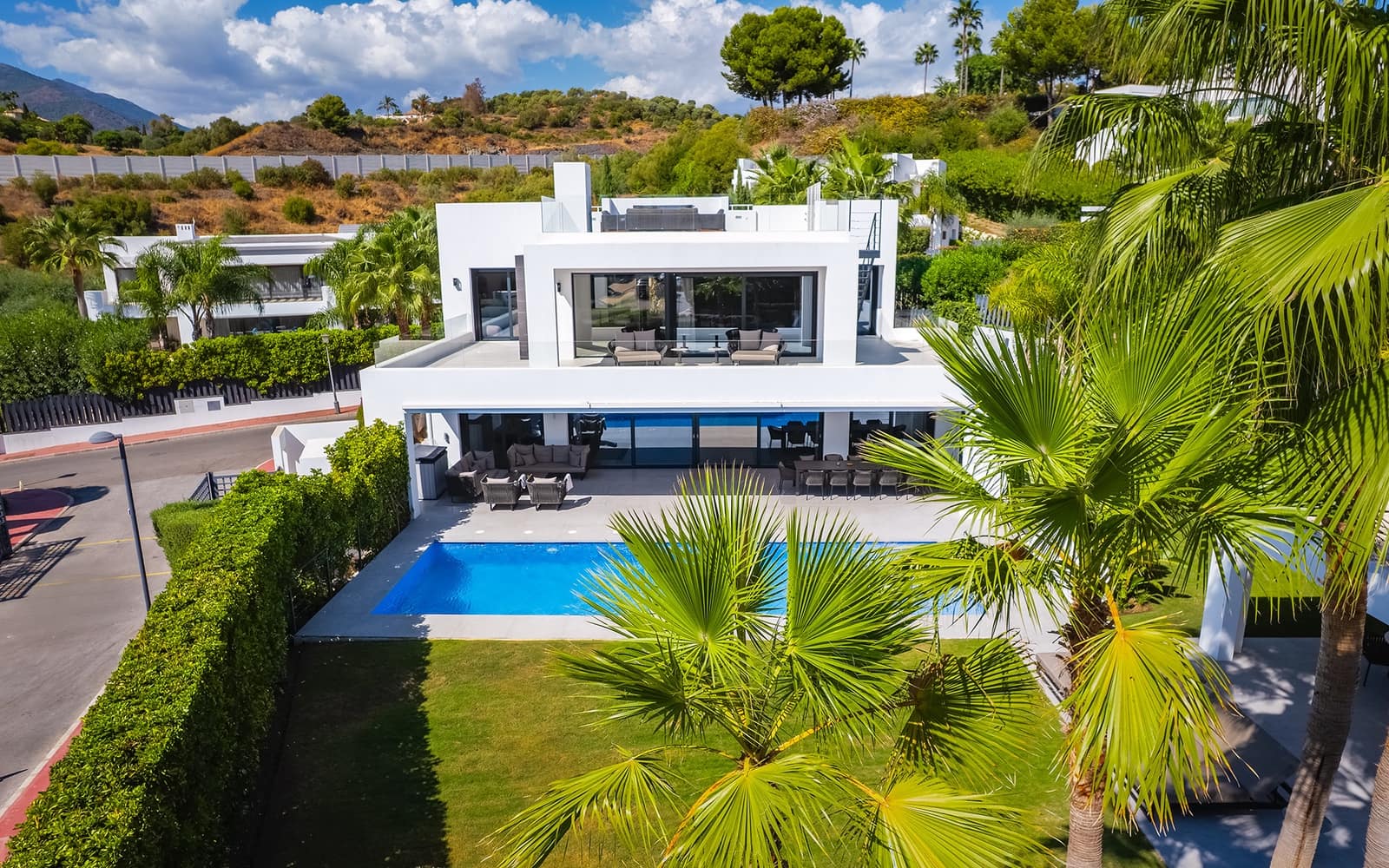 7 sypialnia Willa na sprzedaż w Marbella z basenem garażem - 4 200 000 € (Ref: 9494809)