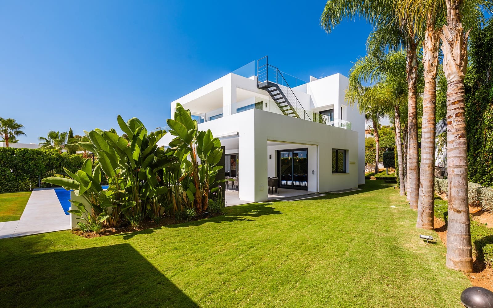 7 sypialnia Willa na sprzedaż w Marbella z basenem garażem - 4 200 000 € (Ref: 9494809)
