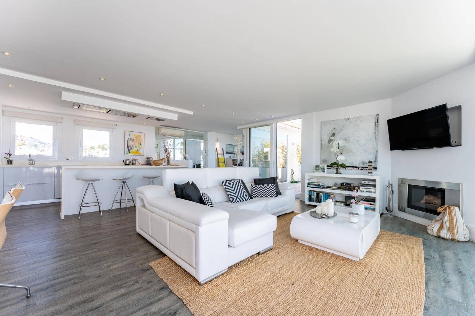 2 bedroom Penthouse for sale in Mijas Costa with garage - € 1,425,000 (Ref: 9494823)