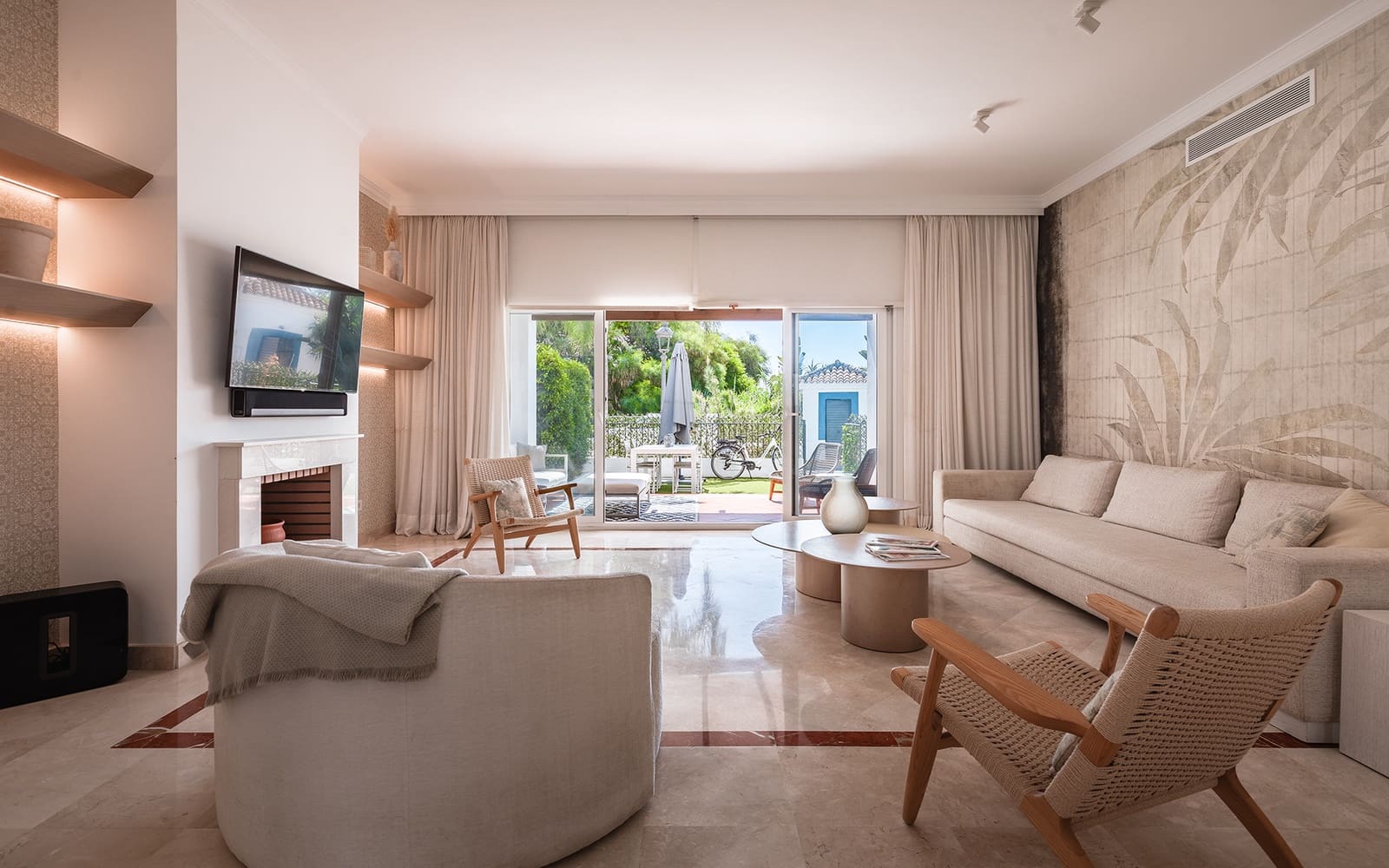 2 bedroom Apartment for sale in Benahavis with pool garage - € 450,000 (Ref: 9494824)