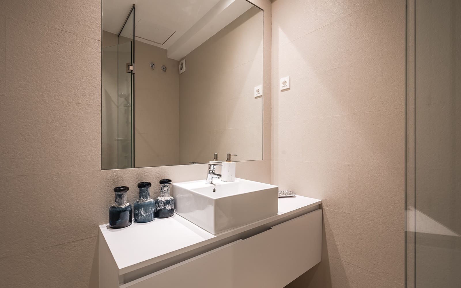 2 bedroom Apartment for sale in Benahavis with pool garage - € 450,000 (Ref: 9494824)