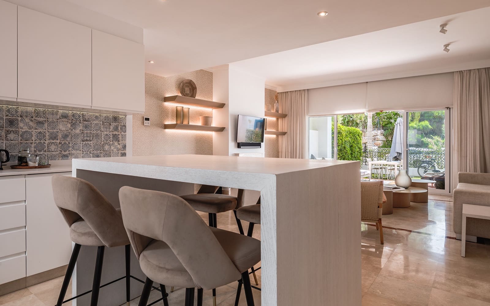 2 bedroom Apartment for sale in Benahavis with pool garage - € 450,000 (Ref: 9494824)