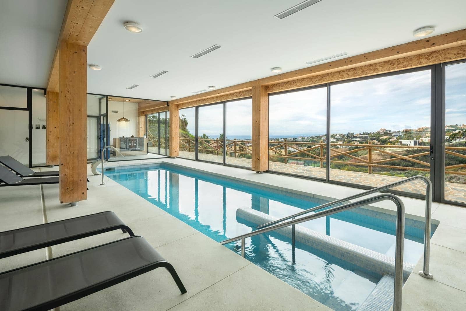 2 bedroom Apartment for sale in Benahavis with pool garage - € 450,000 (Ref: 9494824)